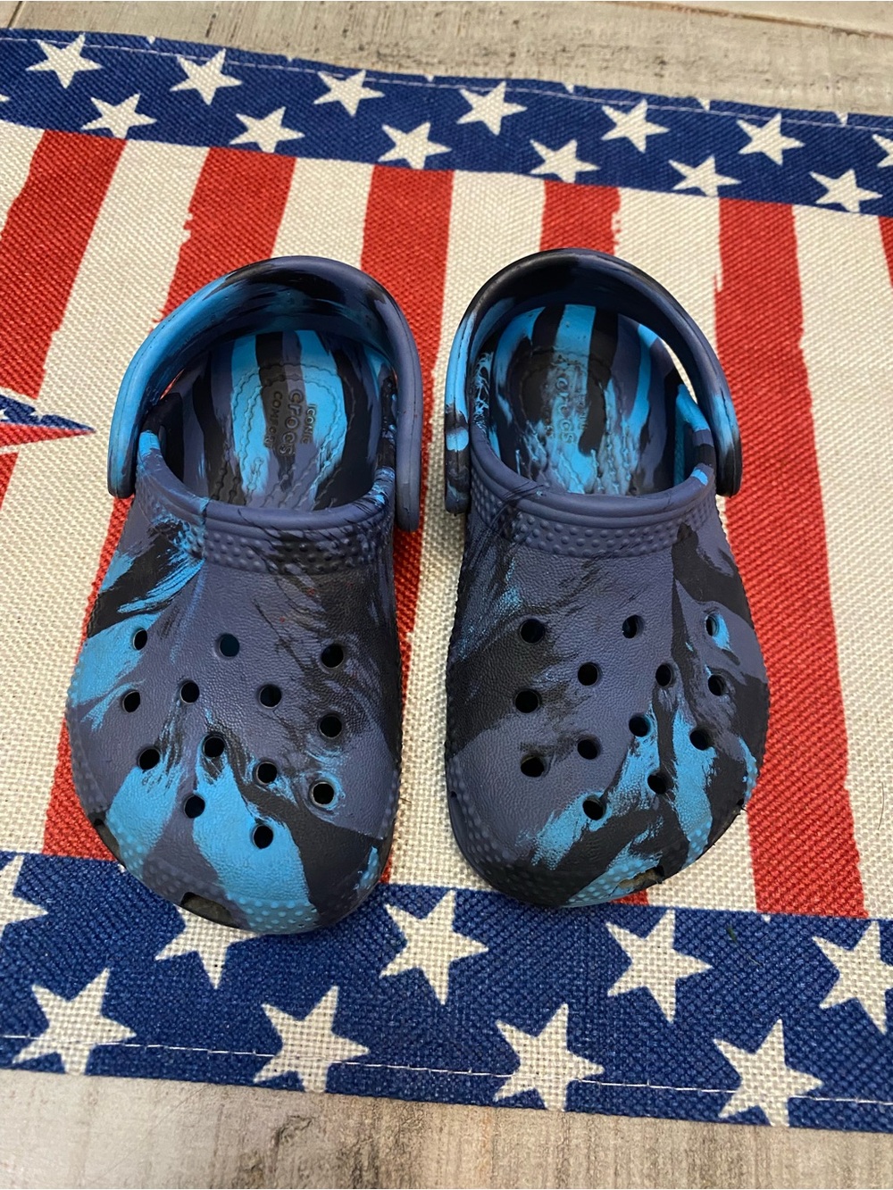Kids Crocs Paint Splash Blue Marble Clogs Size 8